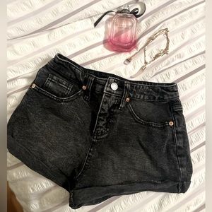 Black shorts (high rise)